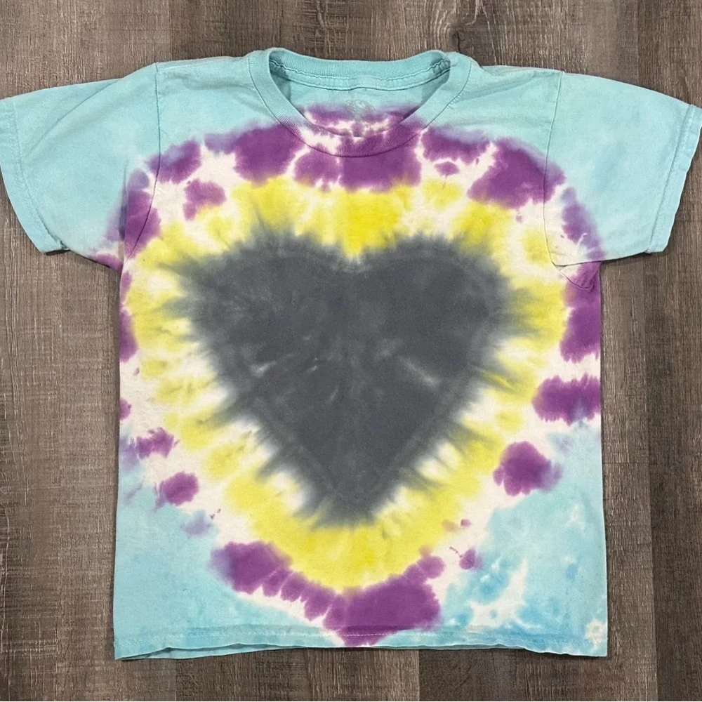 💞 Girls Size 8 Heart Tie Dye Tee